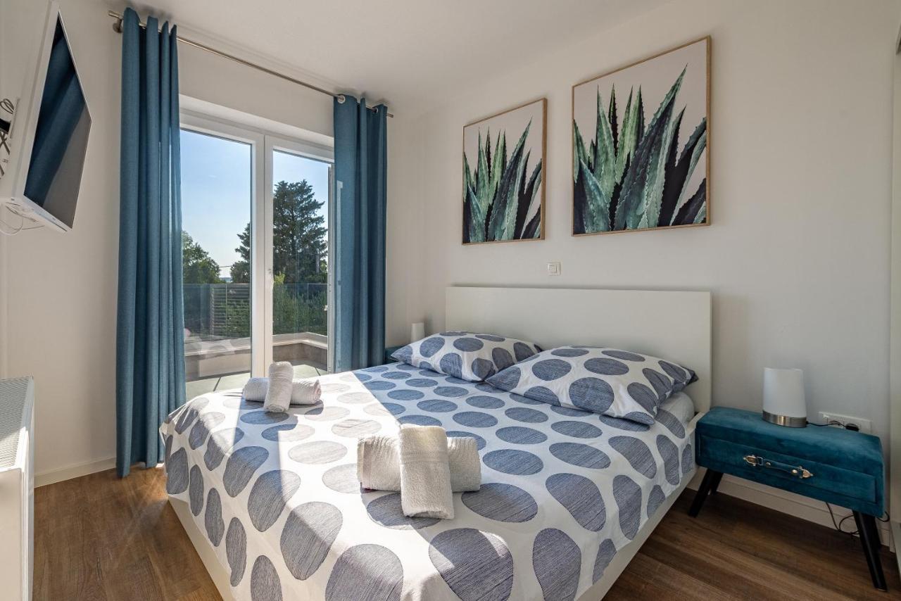 Apartments Luka & Lorena Galovac  外观 照片