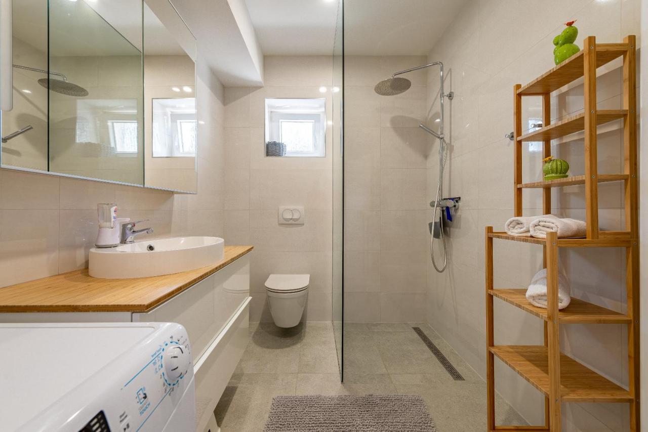 Apartments Luka & Lorena Galovac  外观 照片