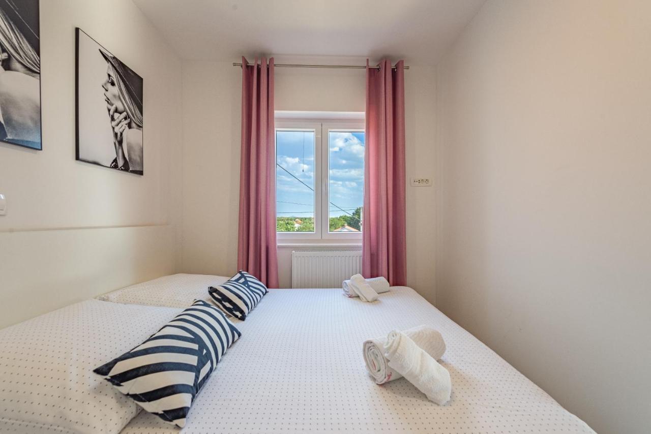 Apartments Luka & Lorena Galovac  外观 照片